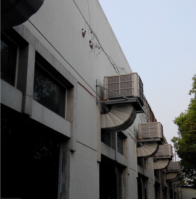 塑料瓶蓋廠怎么降溫工位送風(fēng)系統(tǒng)設(shè)計(jì) 五金加工車間降溫通風(fēng)方案 五金加工車間降溫通風(fēng)方案 機(jī)械配件廠房降溫?fù)Q氣設(shè)備安裝 機(jī)械配件廠房降溫?fù)Q氣設(shè)備安裝 橡膠傳送帶廠高溫怎么通風(fēng)降溫？ 橡膠傳送帶廠高溫怎么通風(fēng)降溫？ 紡織廠工位管道送風(fēng)降溫方法 紡織廠工位管道送風(fēng)降溫方法 車間廠房降溫為什么選擇環(huán)?？照{(diào) 車間廠房降溫為什么選擇環(huán)?？照{(diào) 魚(yú)粉飼料車間排風(fēng)降溫除臭方法 魚(yú)粉飼料車間排風(fēng)降溫除臭方法 門(mén)窗廠降溫怎么做？工廠送風(fēng)降溫案例 門(mén)窗廠降溫怎么做？工廠送風(fēng)降溫案例